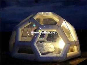 Tenda inflável com cúpula geodésica para observação das estrelas